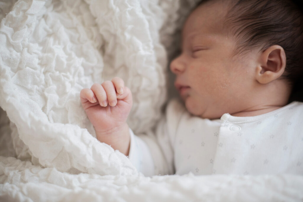bebe durmiendo plácidamente