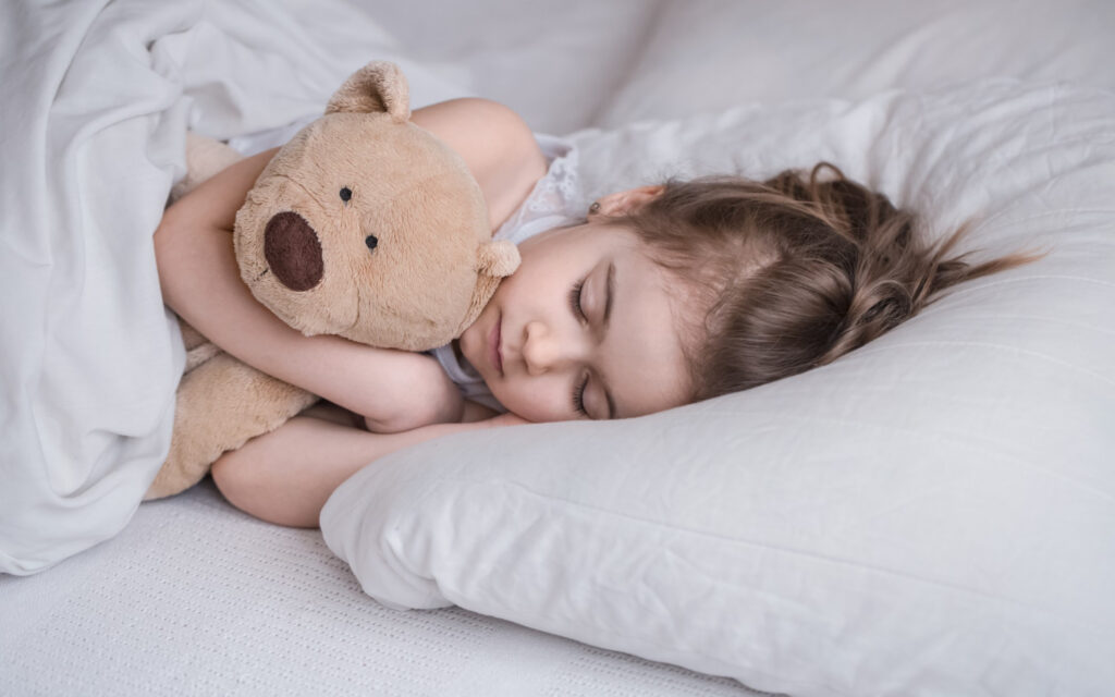 niña durmiendo plácidamente